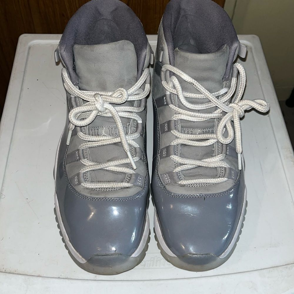 Jordan Men's Gray and White Sneakers
